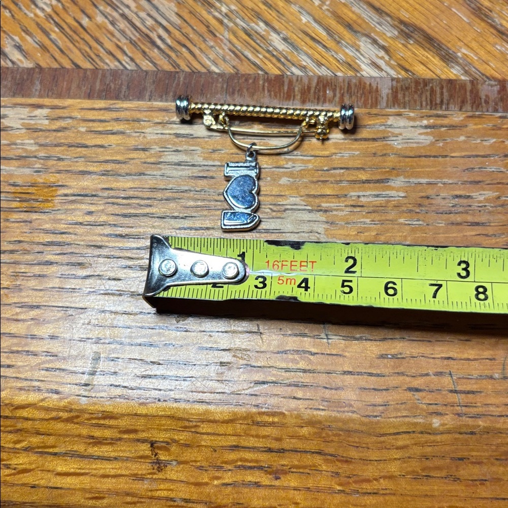 Mary Kay Lapel Charm Holder Pin - Picture 2 of 2